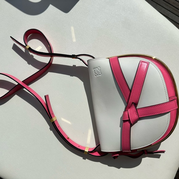 Loewe dual gate crossbody bag in pink and white - Picture 6 of 16